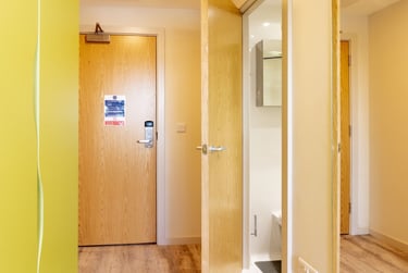 Bronze En Suite at The Barn, Bampfylde Street, Newtown, Exeter, EX12FQ - Image 12